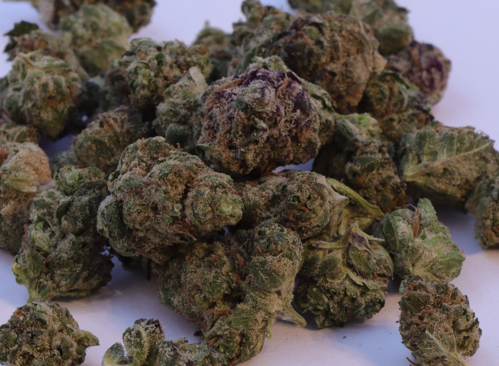 Reeses Pieces B buds THCA Flower Indica